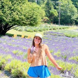 Meet your Posher, Emily